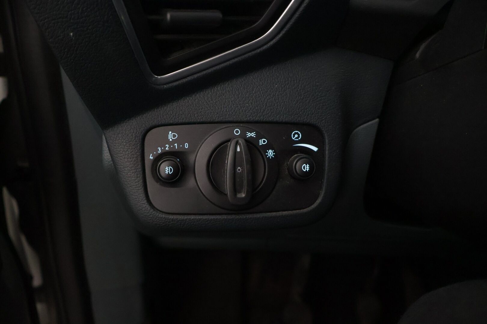 Ford C-Max 2013 1,6 TDCi 115 hv Start/Stop Titanium M6- YritysOutlet - Myydään vain yrityksille *Suomiauto / Lämm.tuulilasi / Koukku * - Toimiva auto päivittäisestä ajosta kaksilla renkailla! / Siistissä kunnossa!