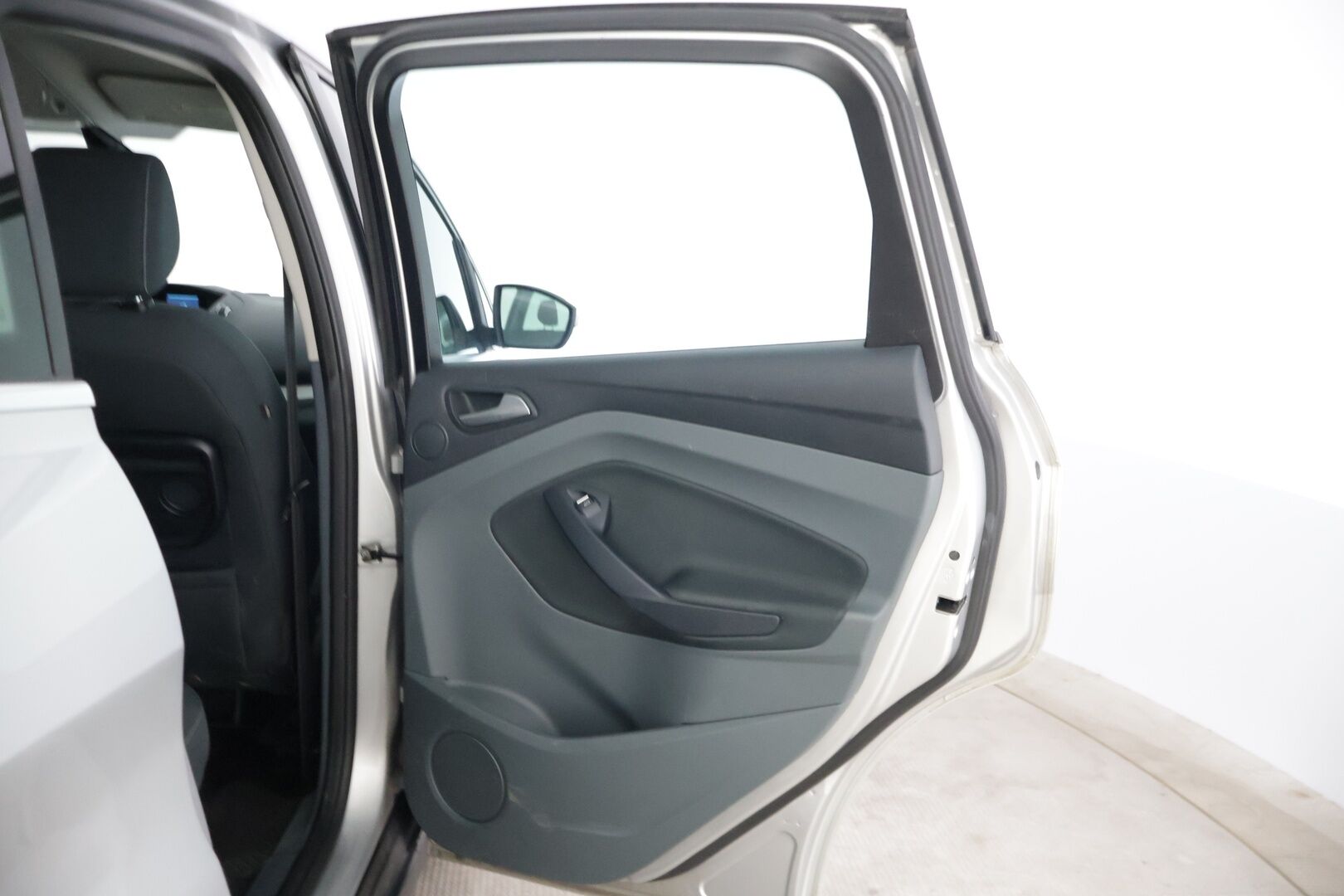 Ford C-Max 2013 1,6 TDCi 115 hv Start/Stop Titanium M6- YritysOutlet - Myydään vain yrityksille *Suomiauto / Lämm.tuulilasi / Koukku * - Toimiva auto päivittäisestä ajosta kaksilla renkailla! / Siistissä kunnossa!