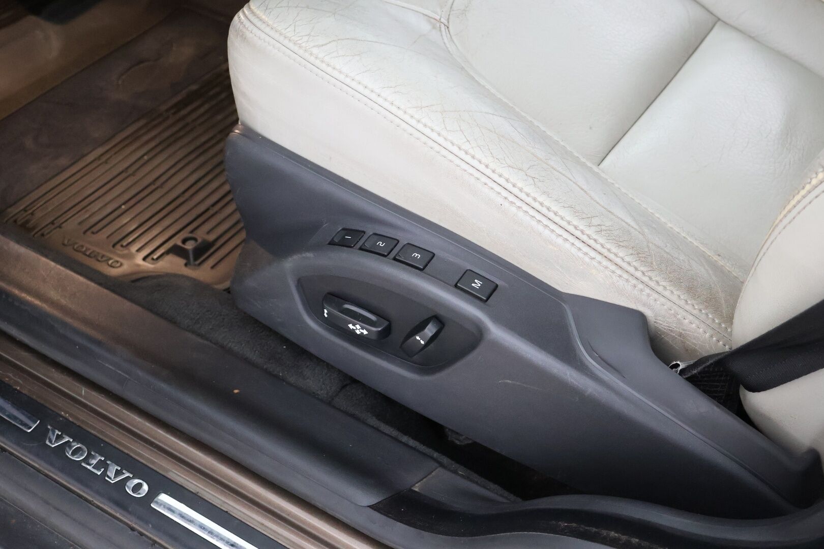 Volvo XC70 2012 D5 AWD Summum Business aut - ACC | BLIS | Webasto | Navi | Four-C | Suomi-auto 