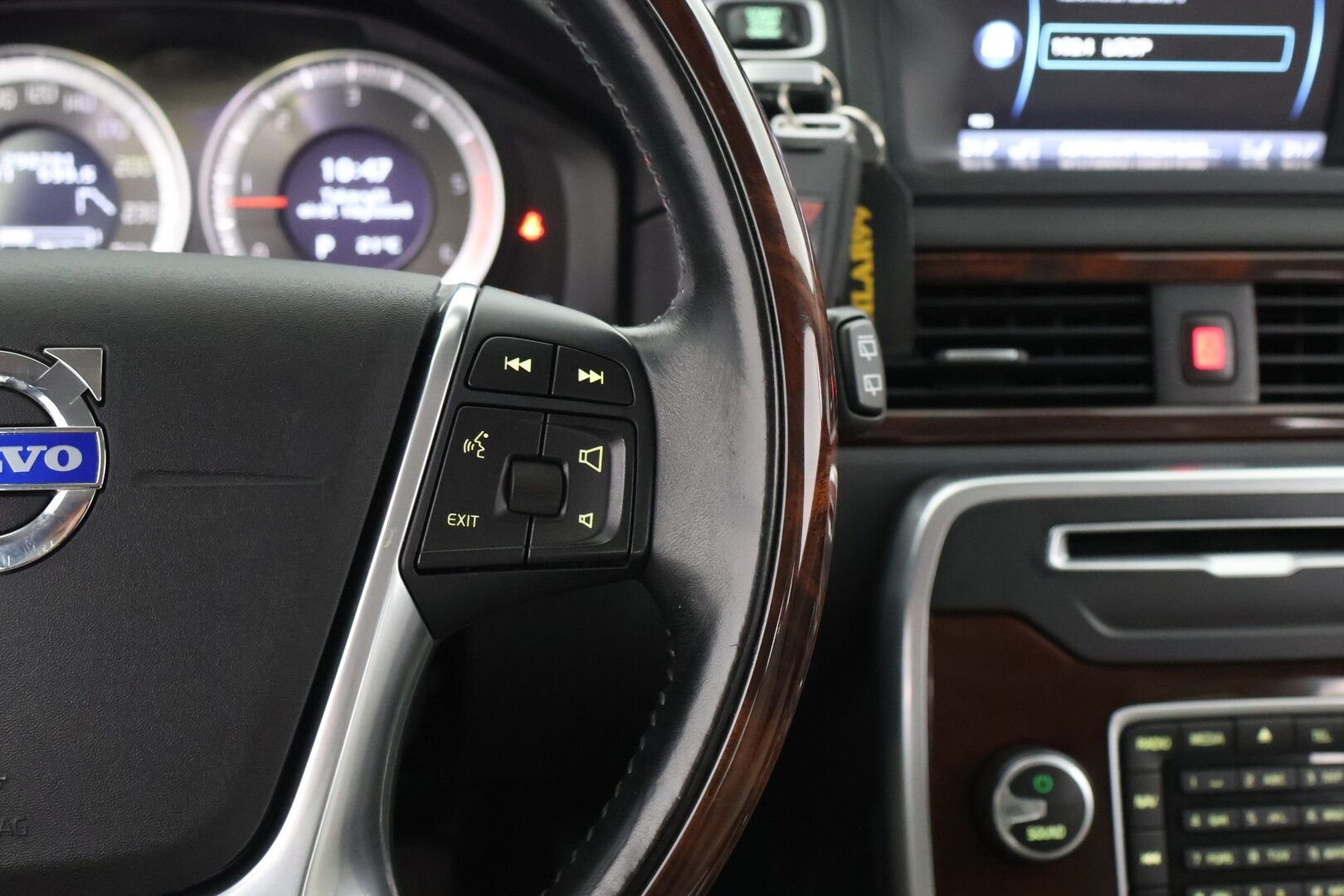Volvo XC70 2012 D5 AWD Summum Business aut - ACC | BLIS | Webasto | Navi | Four-C | Suomi-auto 