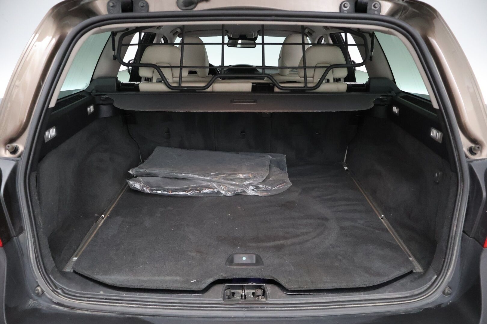 Volvo XC70 2012 D5 AWD Summum Business aut - ACC | BLIS | Webasto | Navi | Four-C | Suomi-auto 