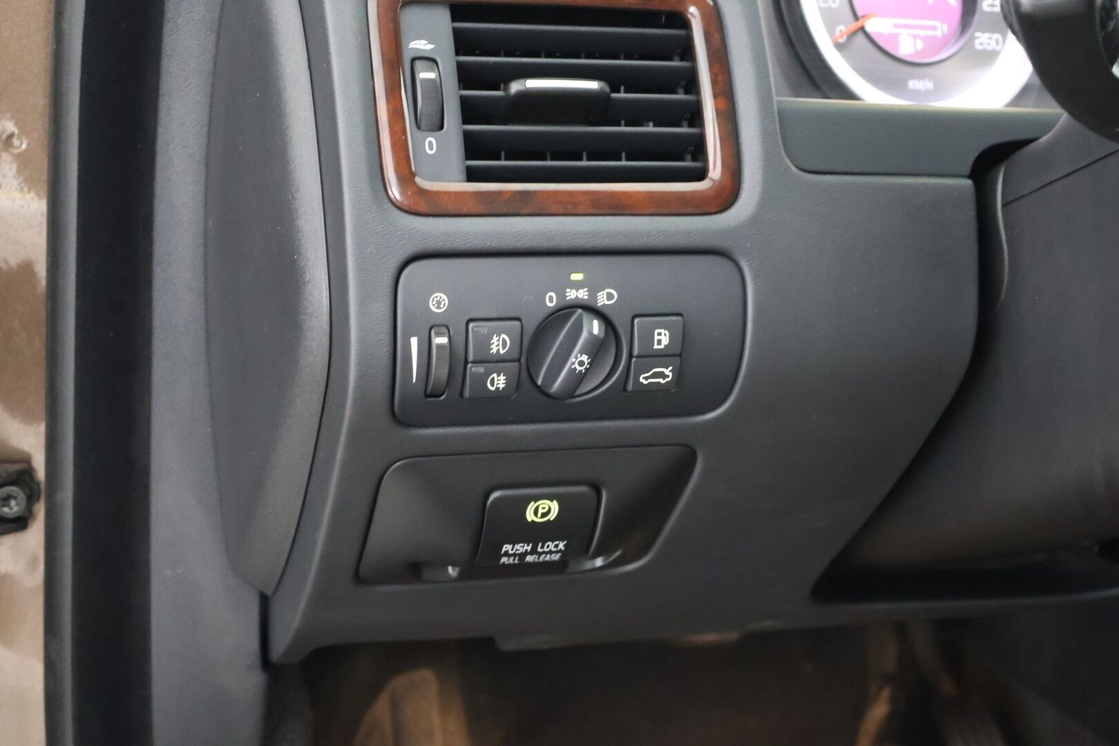 Volvo XC70 2012 D5 AWD Summum Business aut - ACC | BLIS | Webasto | Navi | Four-C | Suomi-auto 