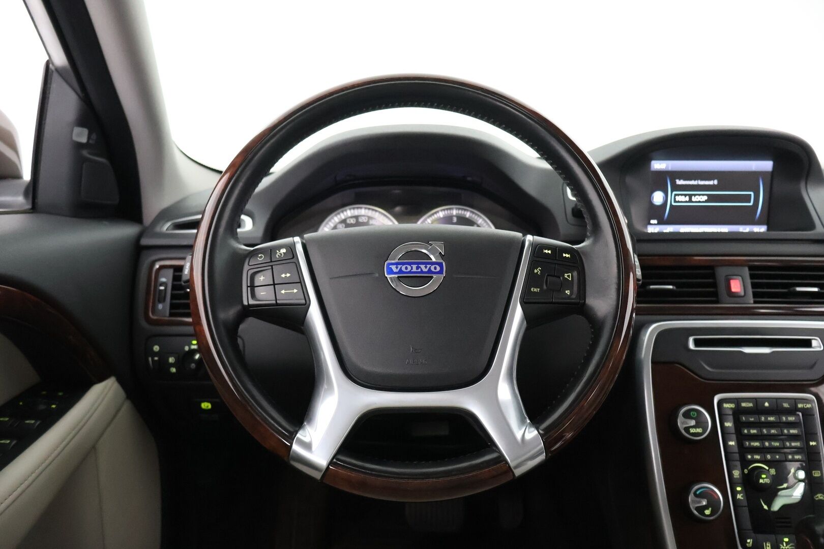 Volvo XC70 2012 D5 AWD Summum Business aut - ACC | BLIS | Webasto | Navi | Four-C | Suomi-auto 