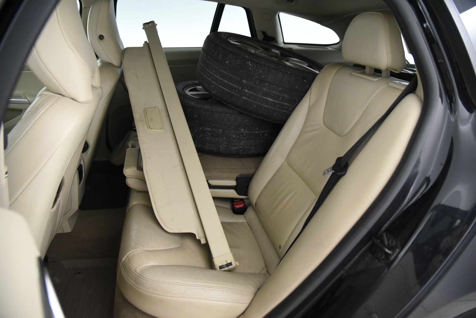 Volvo V60 2012 D3 Momentum Business aut - YritysOutlet - Myydään vain yrityksille - – Tämä auto myydään YritysOutlet -valikoimasta vain yritykselle