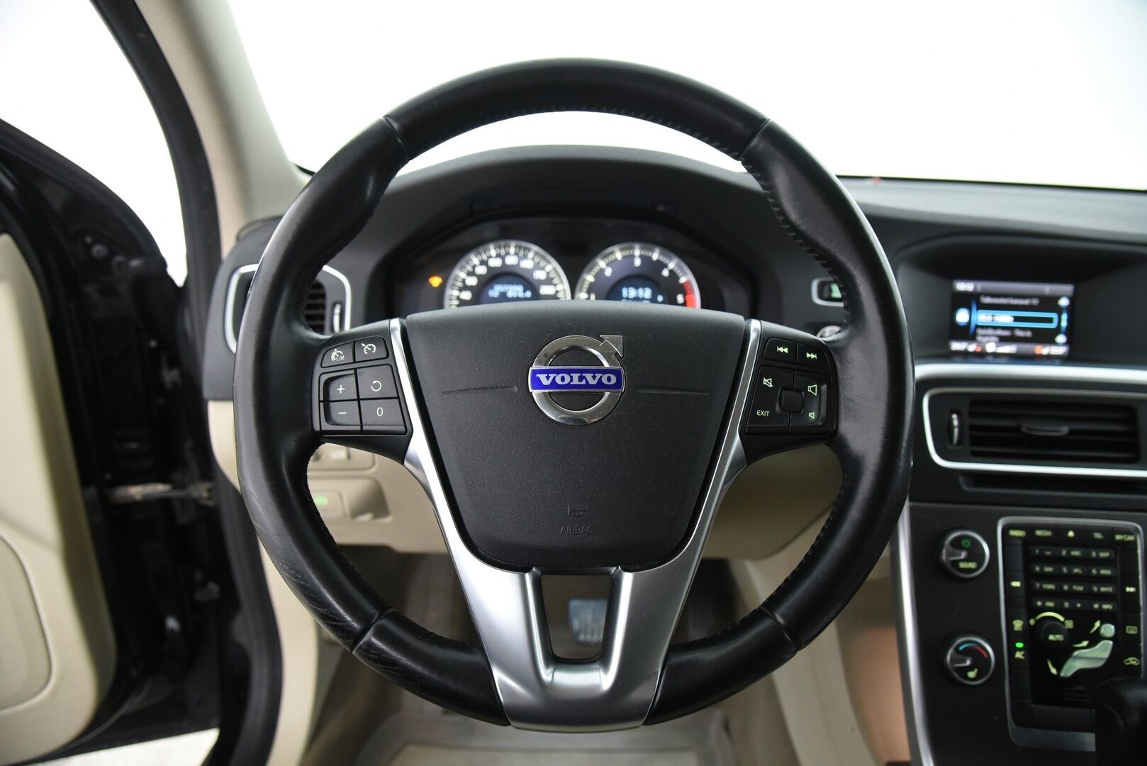 Volvo V60 2012 D3 Momentum Business aut - YritysOutlet - Myydään vain yrityksille - – Tämä auto myydään YritysOutlet -valikoimasta vain yritykselle