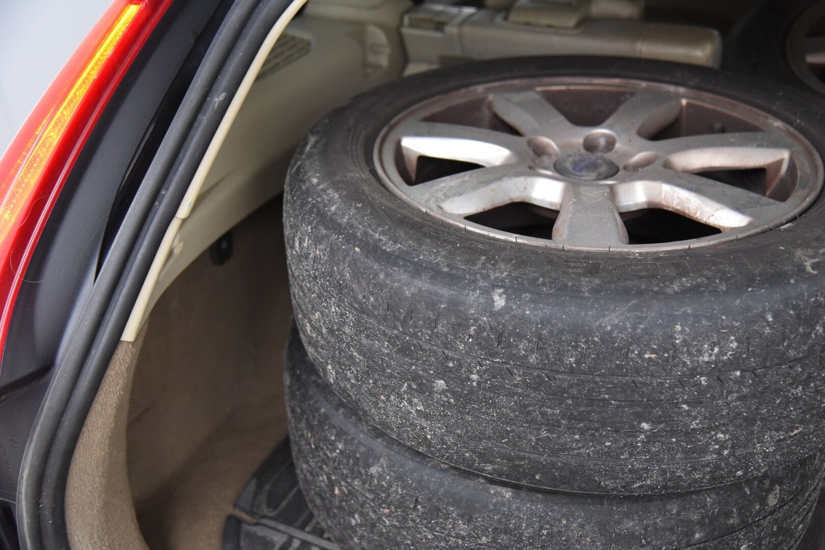 Volvo V60 2012 D3 Momentum Business aut - YritysOutlet - Myydään vain yrityksille - – Tämä auto myydään YritysOutlet -valikoimasta vain yritykselle