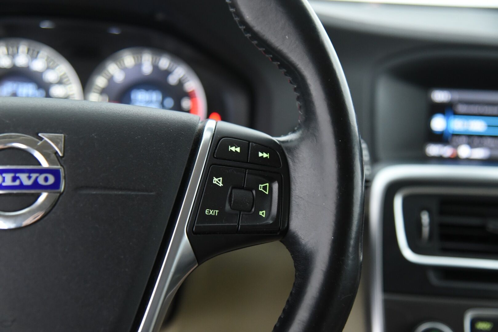 Volvo V60 2012 D3 Momentum Business aut - YritysOutlet - Myydään vain yrityksille - – Tämä auto myydään YritysOutlet -valikoimasta vain yritykselle