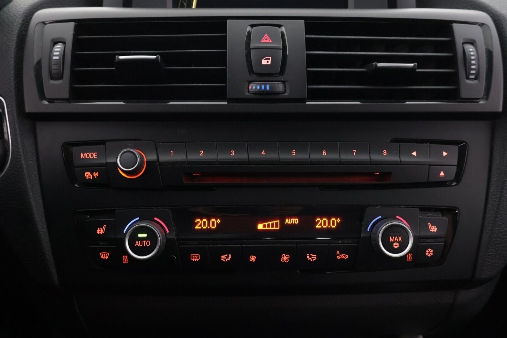 BMW 120 2012 F20 TwinPower Turbo Business *YritysOutlet - Myydään vain yrityksille* Kahdet renkaat / Vakkari - *YritysOutlet - Myydään vain yrityksille* Kahdet renkaat / Vakkari 