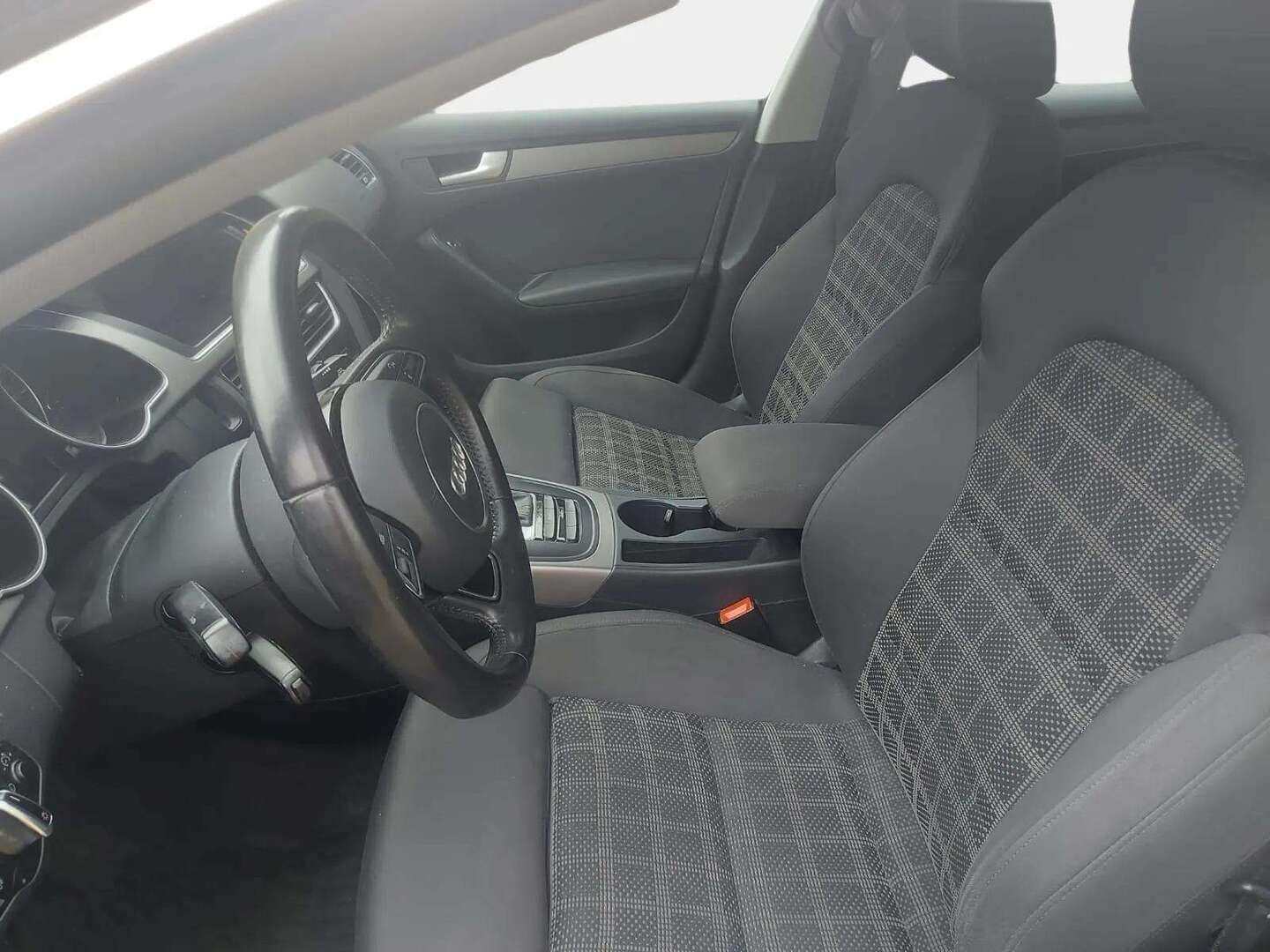Audi A5 2012 Sportback Business 1,8 TFSI 125 kW multitronic - | Suomi-auto | Vakkari | Lohko + Sis.lämmitin | Navi | Hyvin huollettu | 2x Renkaat |