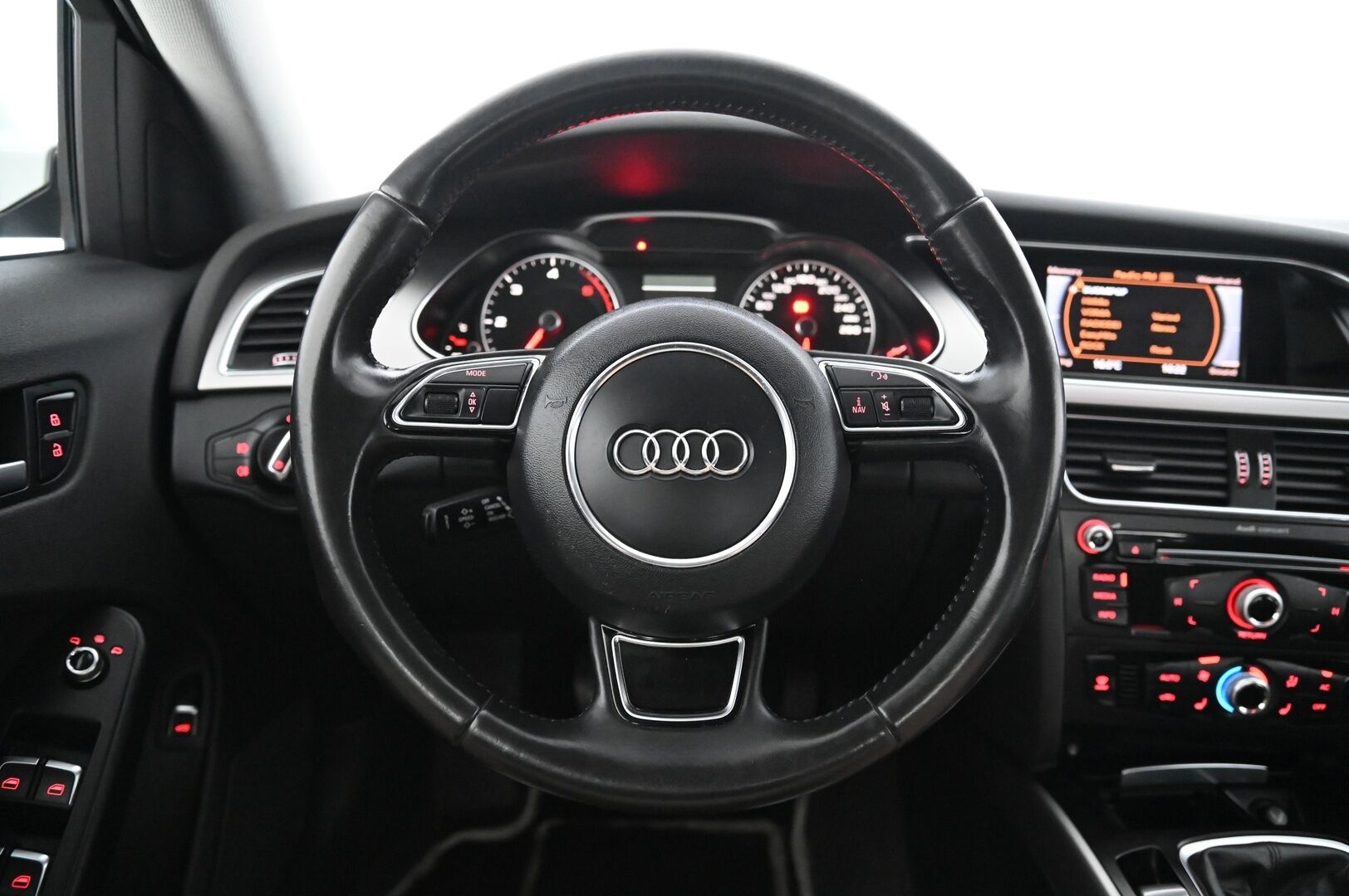 Audi A4 2012 Sedan Business 2,0 TDI 130 kW quattro *Myydään huutokaupat.com*