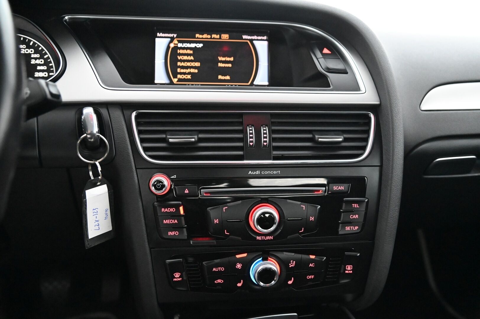 Audi A4 2012 Sedan Business 2,0 TDI 130 kW quattro *Myydään huutokaupat.com*