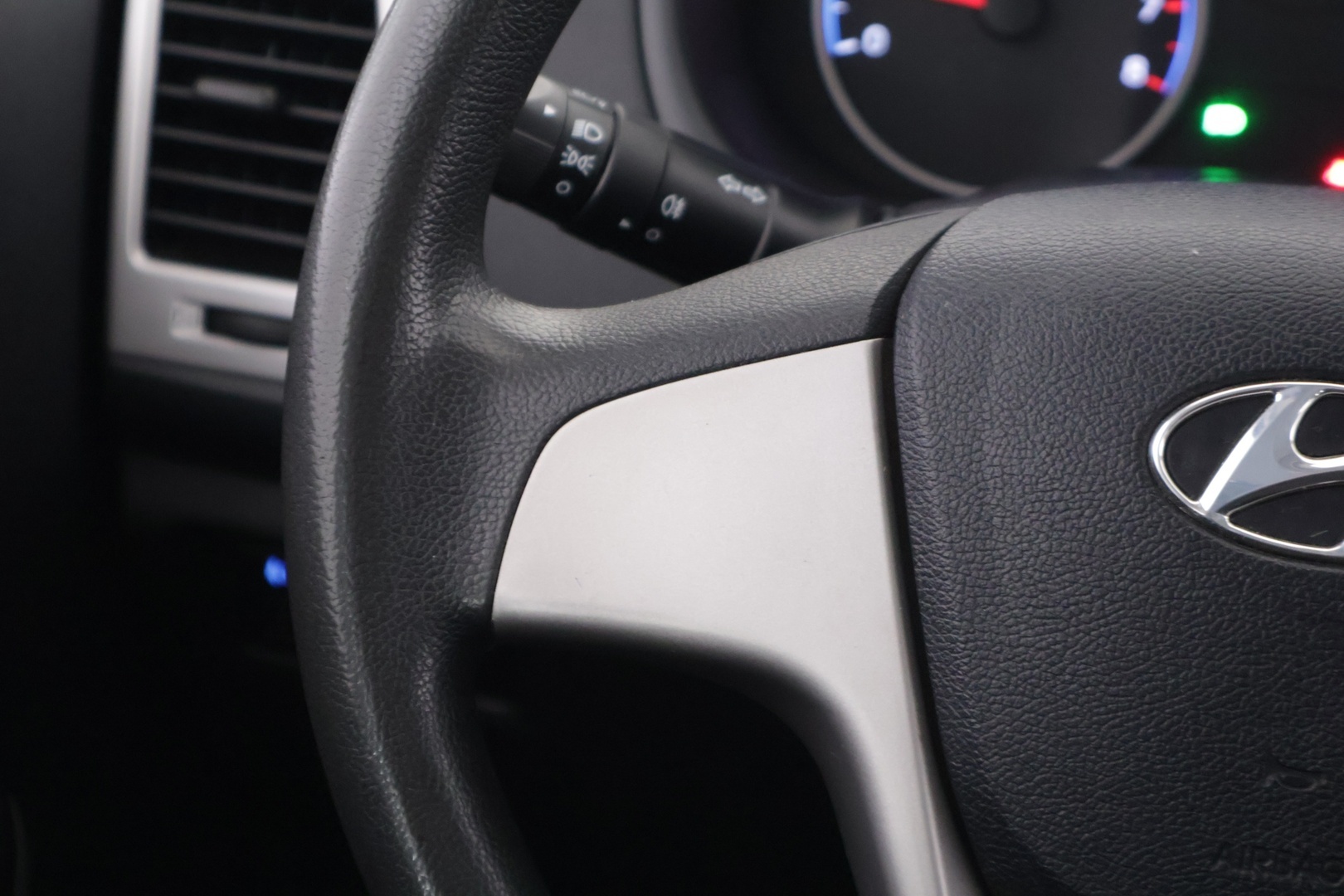 Hyundai i20 2012 1,2 Air 5d ** Suomi-auto / Lohkolämmitin / Ilmastointi / Penkinlämmittimet / 2x vanteet ** - Juuri huollettu! / Pienet kilometrit! / Siistikuntoinen! - HULLU BLACKWEEK KORKOTARJOUS 2,49%