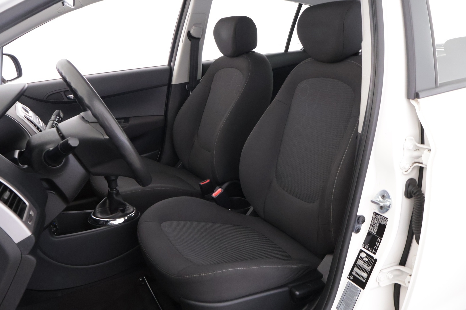 Hyundai i20 2012 1,2 Air 5d ** Suomi-auto / Lohkolämmitin / Ilmastointi / Penkinlämmittimet / 2x vanteet ** - Juuri huollettu! / Pienet kilometrit! / Siistikuntoinen! - HULLU BLACKWEEK KORKOTARJOUS 2,49%