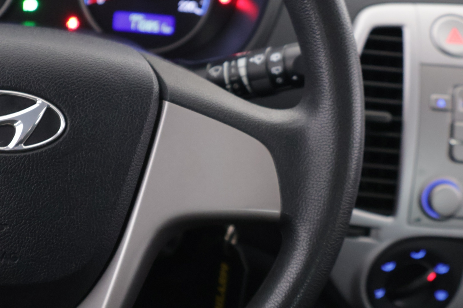 Hyundai i20 2012 1,2 Air 5d ** Suomi-auto / Lohkolämmitin / Ilmastointi / Penkinlämmittimet / 2x vanteet ** - Juuri huollettu! / Pienet kilometrit! / Siistikuntoinen! - HULLU BLACKWEEK KORKOTARJOUS 2,49%