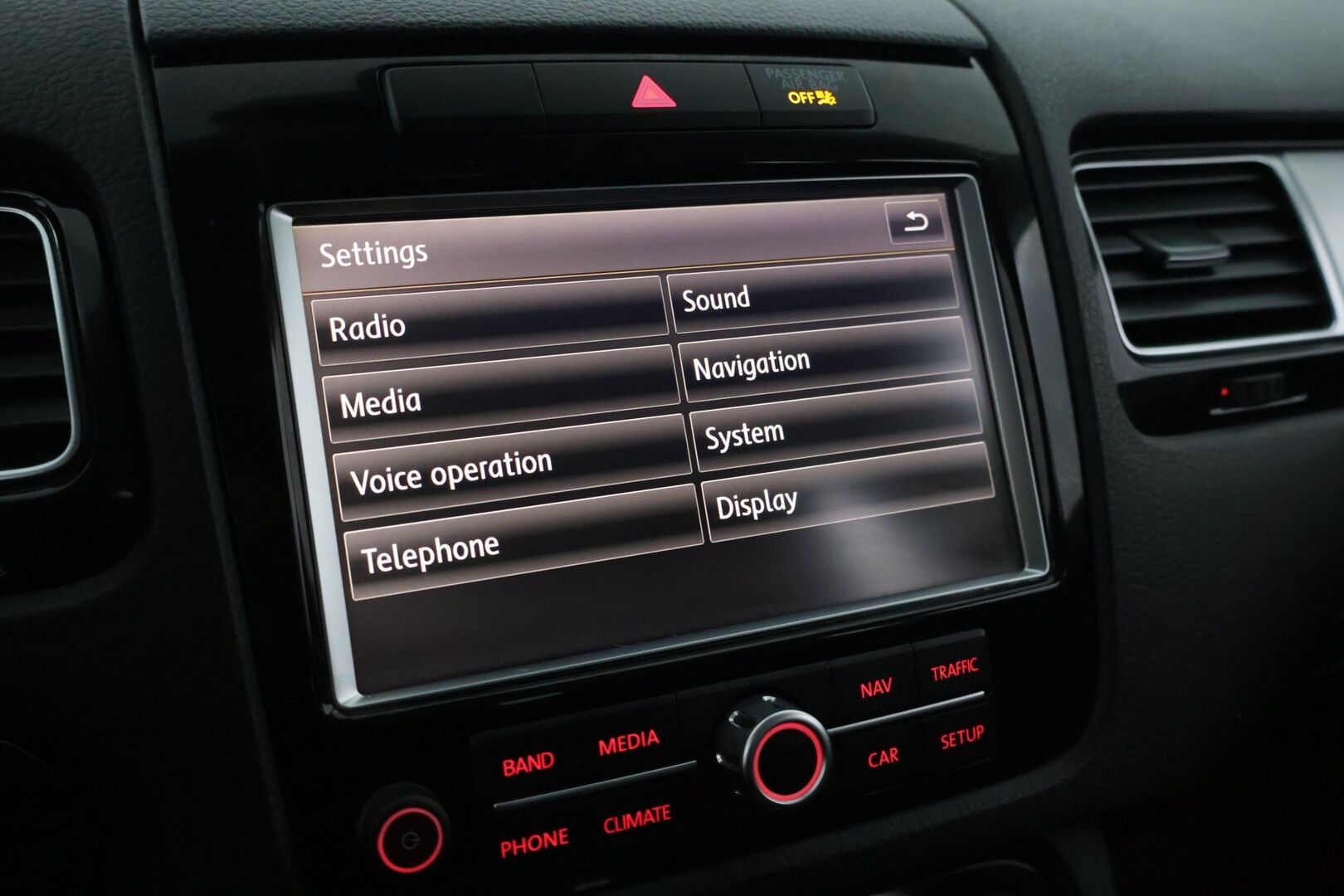 Volkswagen Touareg 2011 3.0 l/165 kW V6, TDI *Vakkari / Navi / Lohko / P-Kamera / Bi-Xenon / Vetokoukku **Tämä auto myydään Huutokaupat.com - 2 renkaat alumiinivanteilla*