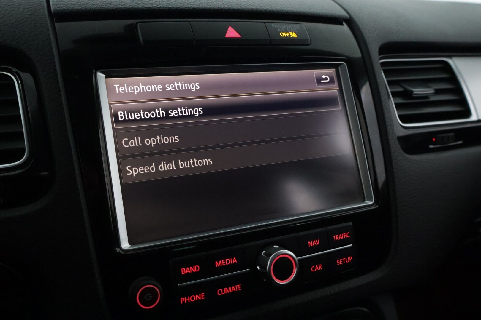 Volkswagen Touareg 2010 3.0 l/165 kW V6, TDI *Vakkari / Navi / Lohko / P-Kamera / Bi-Xenon / Vetokoukku**YritysOutlet - Myydään vain yrityksille - 2 renkaat alumiinivanteilla*