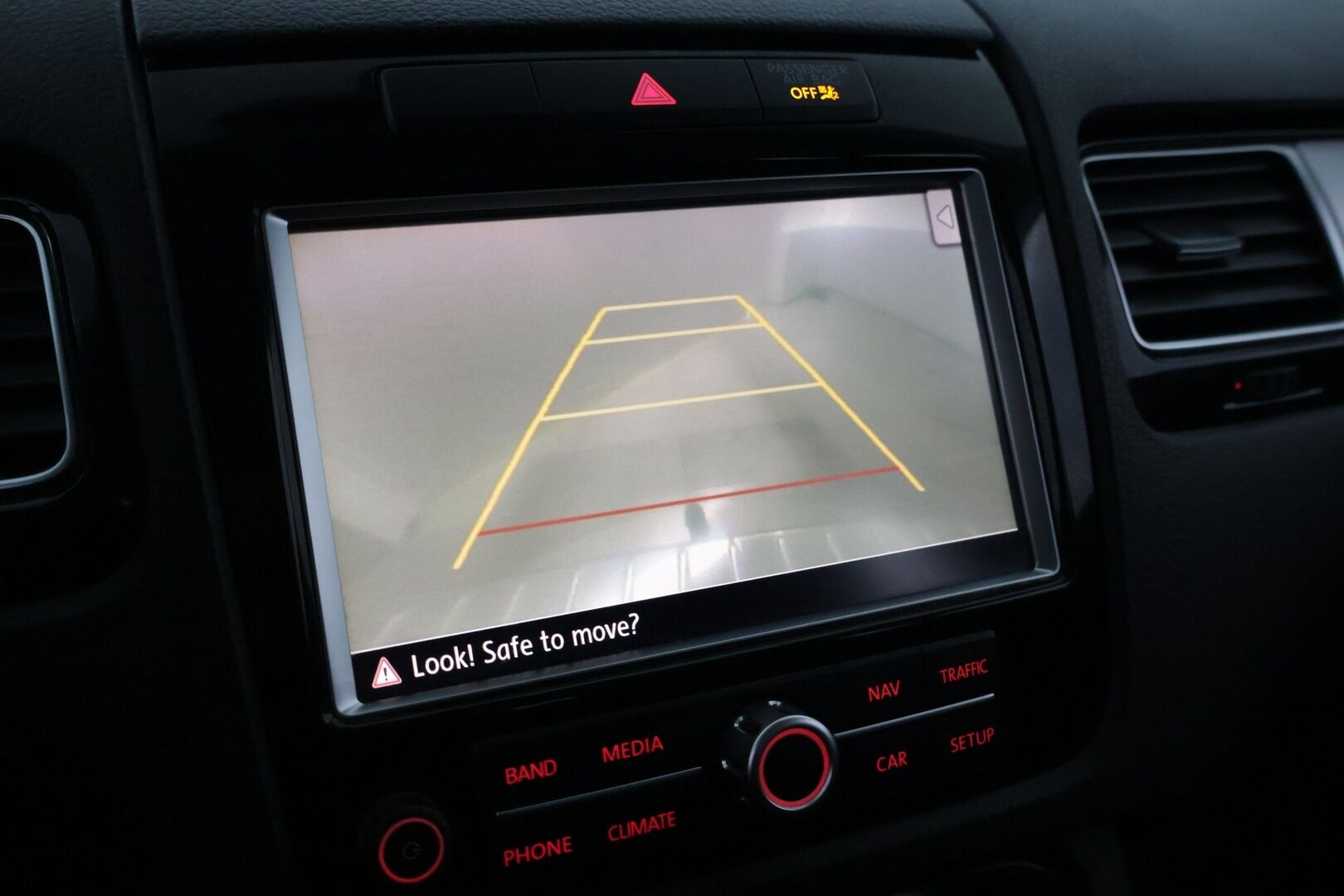 Volkswagen Touareg 2011 3.0 l/165 kW V6, TDI *Vakkari / Navi / Lohko / P-Kamera / Bi-Xenon / Vetokoukku **Tämä auto myydään Huutokaupat.com - 2 renkaat alumiinivanteilla*