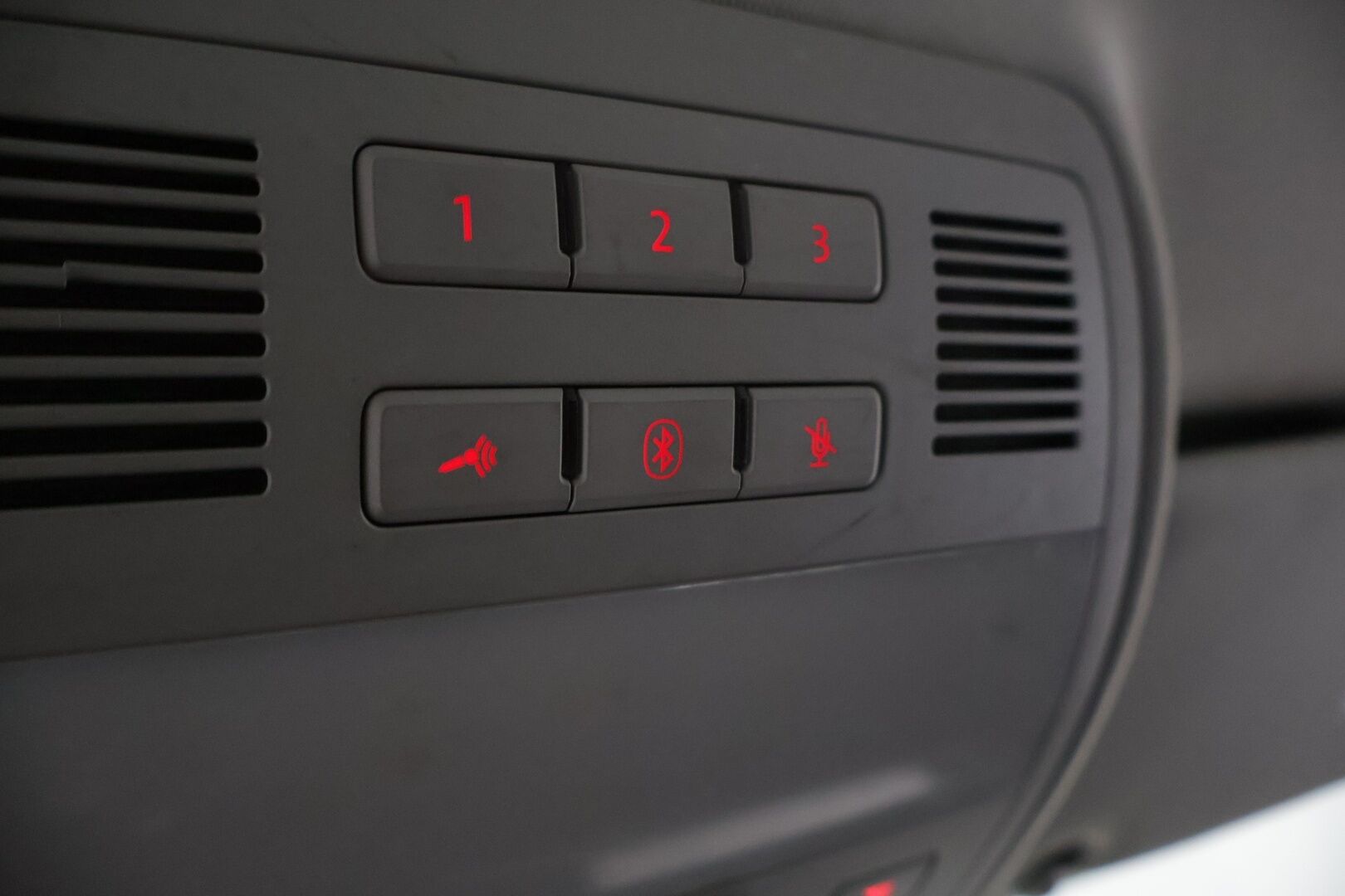 Volkswagen Touareg 2010 3.0 l/165 kW V6, TDI *Vakkari / Navi / Lohko / P-Kamera / Bi-Xenon / Vetokoukku**YritysOutlet - Myydään vain yrityksille - 2 renkaat alumiinivanteilla*