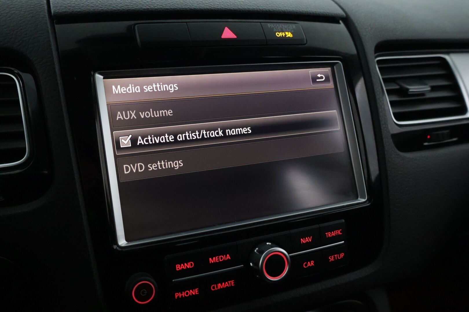 Volkswagen Touareg 2011 3.0 l/165 kW V6, TDI *Vakkari / Navi / Lohko / P-Kamera / Bi-Xenon / Vetokoukku **Tämä auto myydään Huutokaupat.com - 2 renkaat alumiinivanteilla*