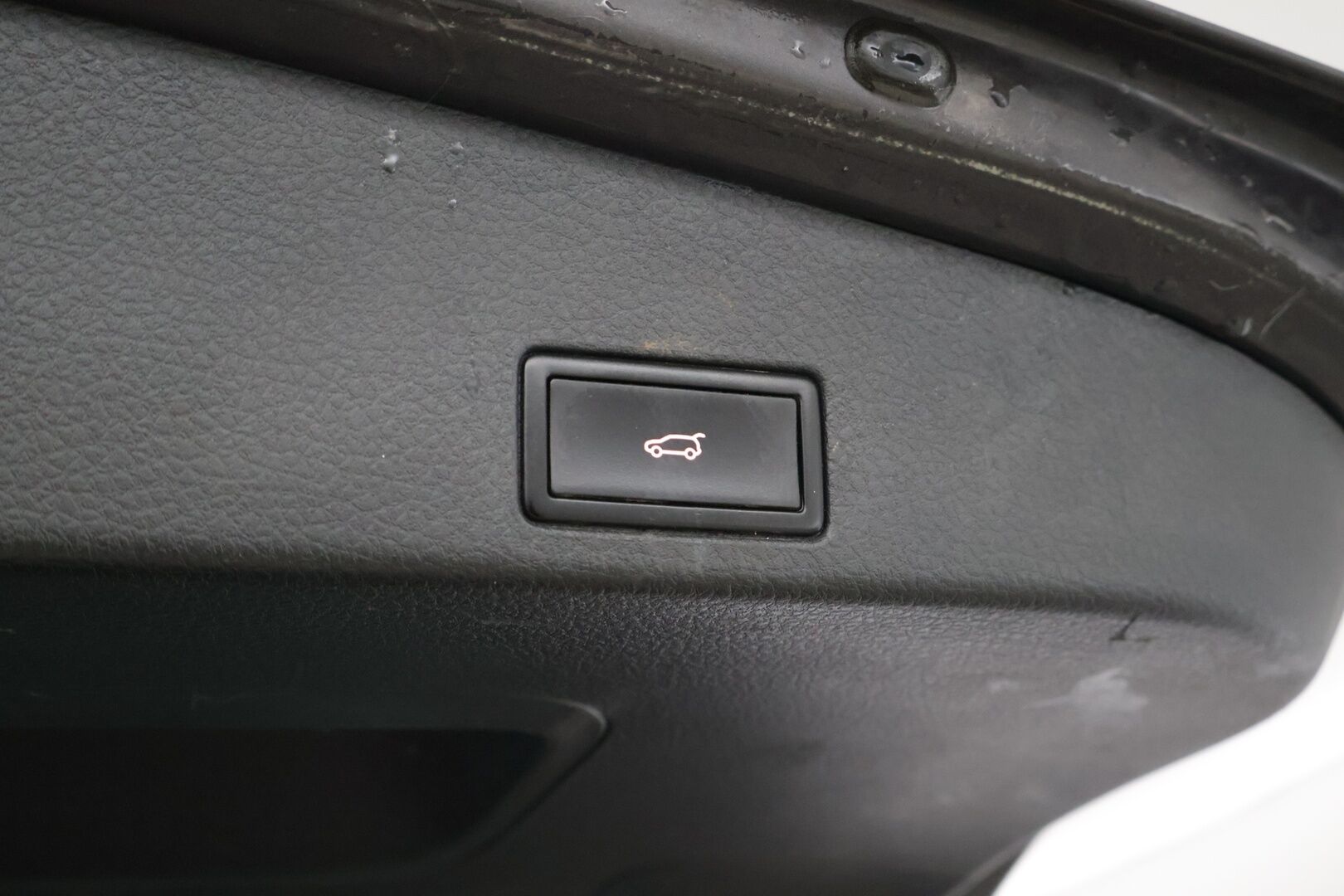 Volkswagen Touareg 2010 3.0 l/165 kW V6, TDI *Vakkari / Navi / Lohko / P-Kamera / Bi-Xenon / Vetokoukku**YritysOutlet - Myydään vain yrityksille - 2 renkaat alumiinivanteilla*