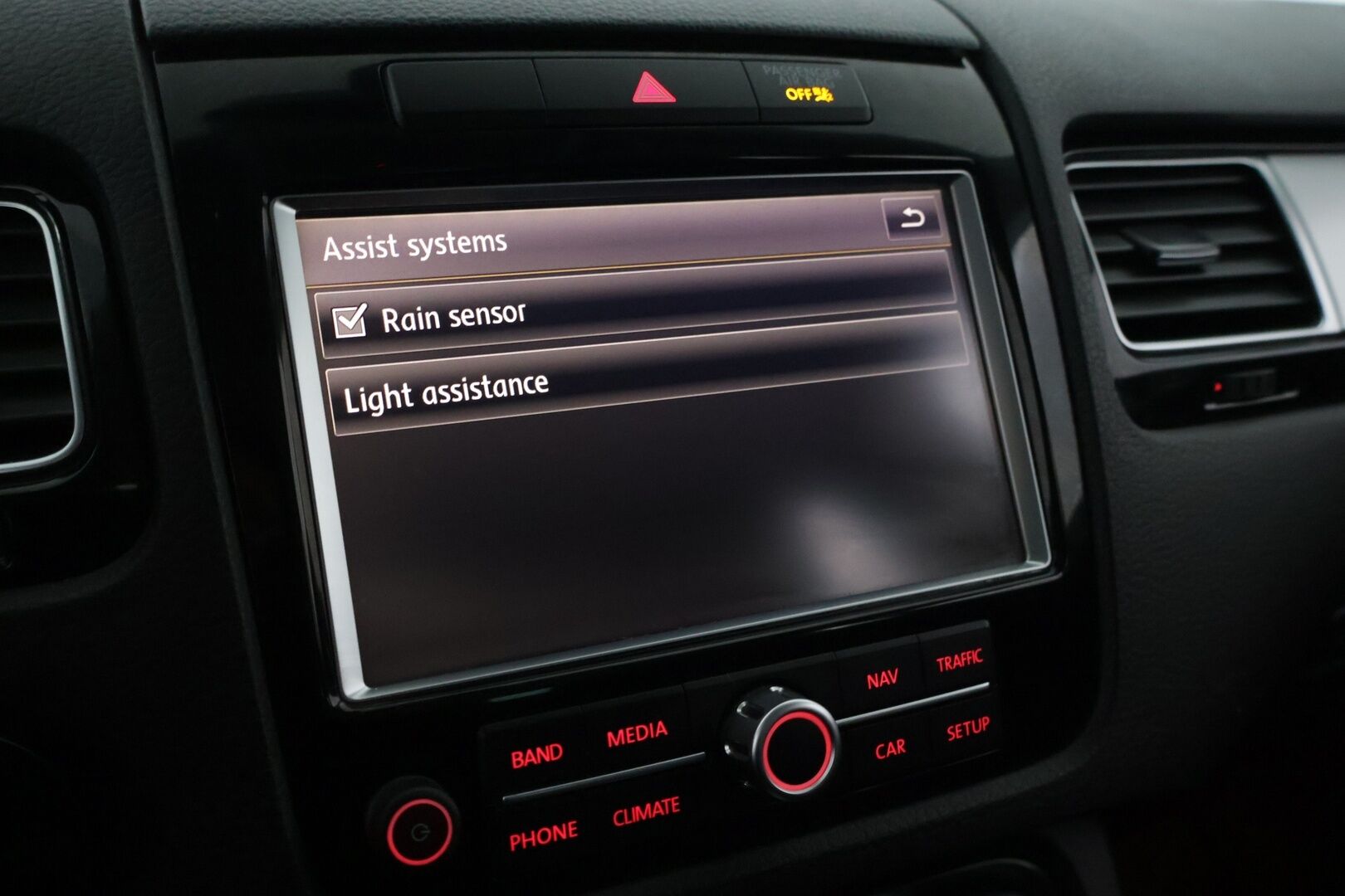 Volkswagen Touareg 2011 3.0 l/165 kW V6, TDI *Vakkari / Navi / Lohko / P-Kamera / Bi-Xenon / Vetokoukku **Tämä auto myydään Huutokaupat.com - 2 renkaat alumiinivanteilla*