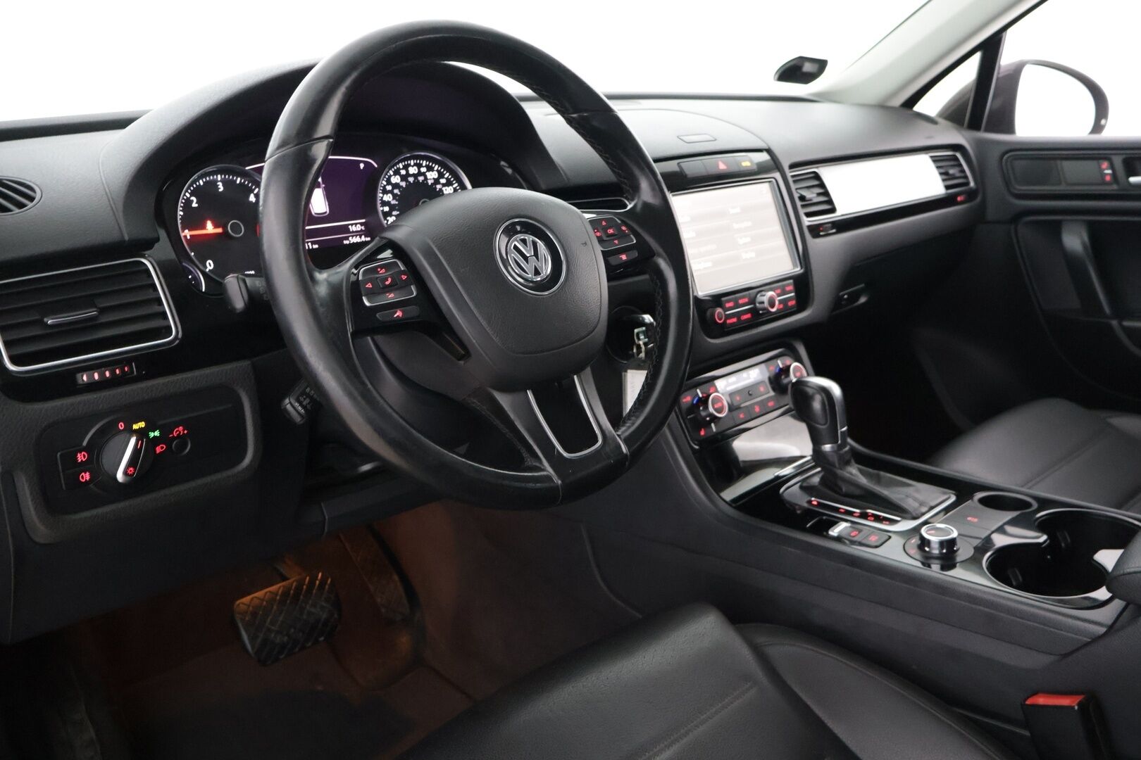 Volkswagen Touareg 2011 3.0 l/165 kW V6, TDI *Vakkari / Navi / Lohko / P-Kamera / Bi-Xenon / Vetokoukku **Tämä auto myydään Huutokaupat.com - 2 renkaat alumiinivanteilla*