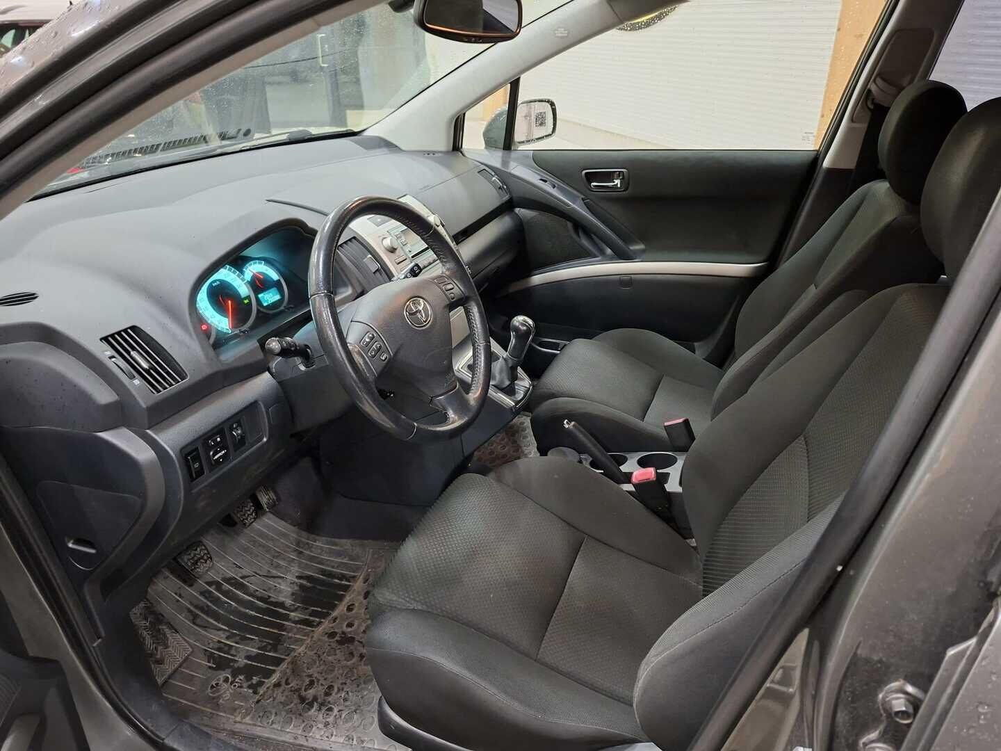 Toyota Corolla Verso 2006 1,8 VVT-i *Myydään Huutokaupat.com* - Suomi- auto | Vakionopeudensäädin | Lohkolämmitin | Kahdet renkaat | Huoltokirja