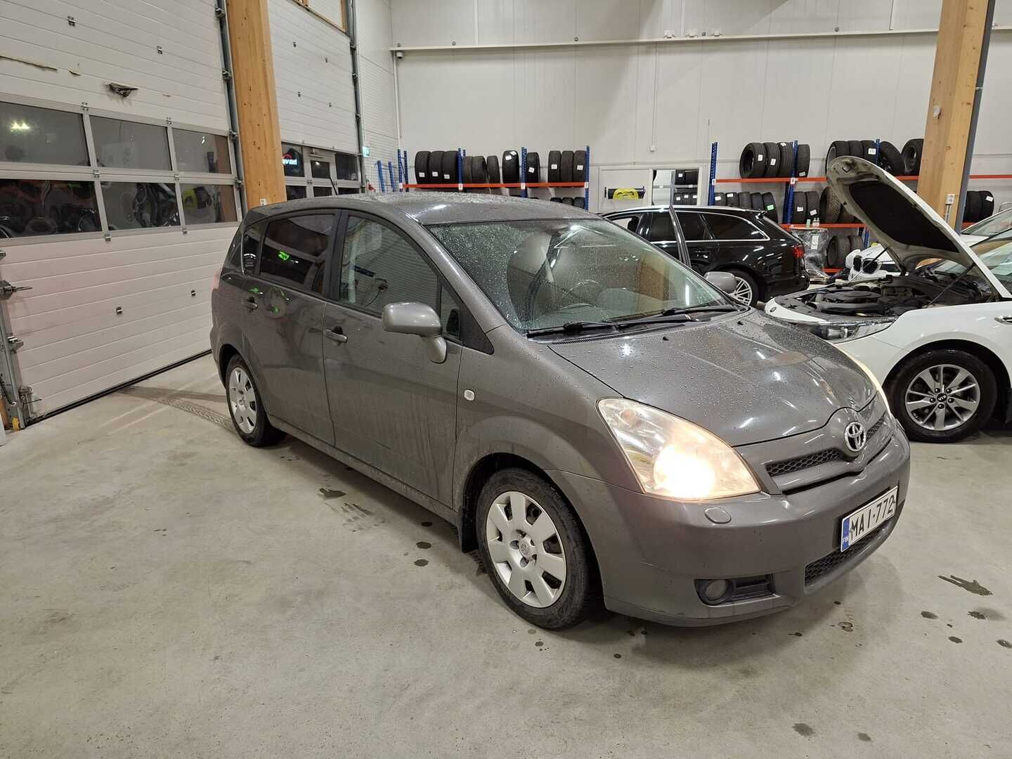 Toyota Corolla Verso 2006 1,8 VVT-i *Myydään Huutokaupat.com* - Suomi- auto | Vakionopeudensäädin | Lohkolämmitin | Kahdet renkaat | Huoltokirja