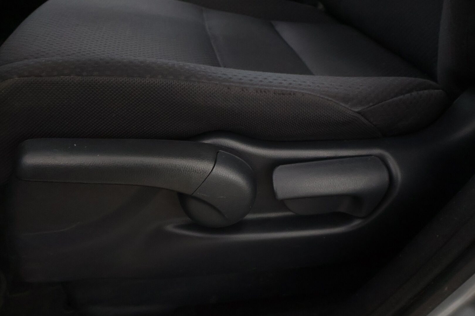 Honda CR-V 2008 2,0i Elegance AT 4WD Business * Vetokoukku / Vakionopeudensäädin / Automaattinen ilmastointi * - Suomi-auto / 2x Renkaat ja vanteet