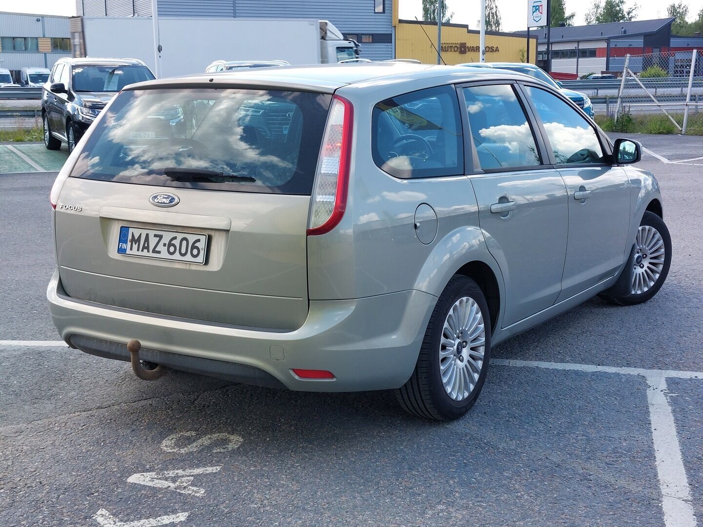 Ford Focus 2010 1,8 125 hv Titanium M5 Wagon - Koukku | Lohko+sisä | Lämmitettävä tuulilasi | Ilmastointi | Kahdet renkaat | Vakionopeudensäädin