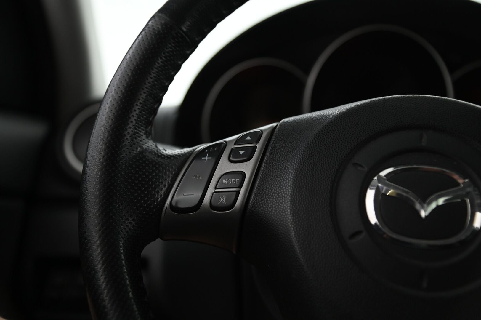 Mazda Mazda3 2008 5HB 1,6 Touring 5MT 5d N56 - https://huutokaupat.com/kohde/5571066/mazda-mazda3-5hb-1-6-touring-katso-video-2008
