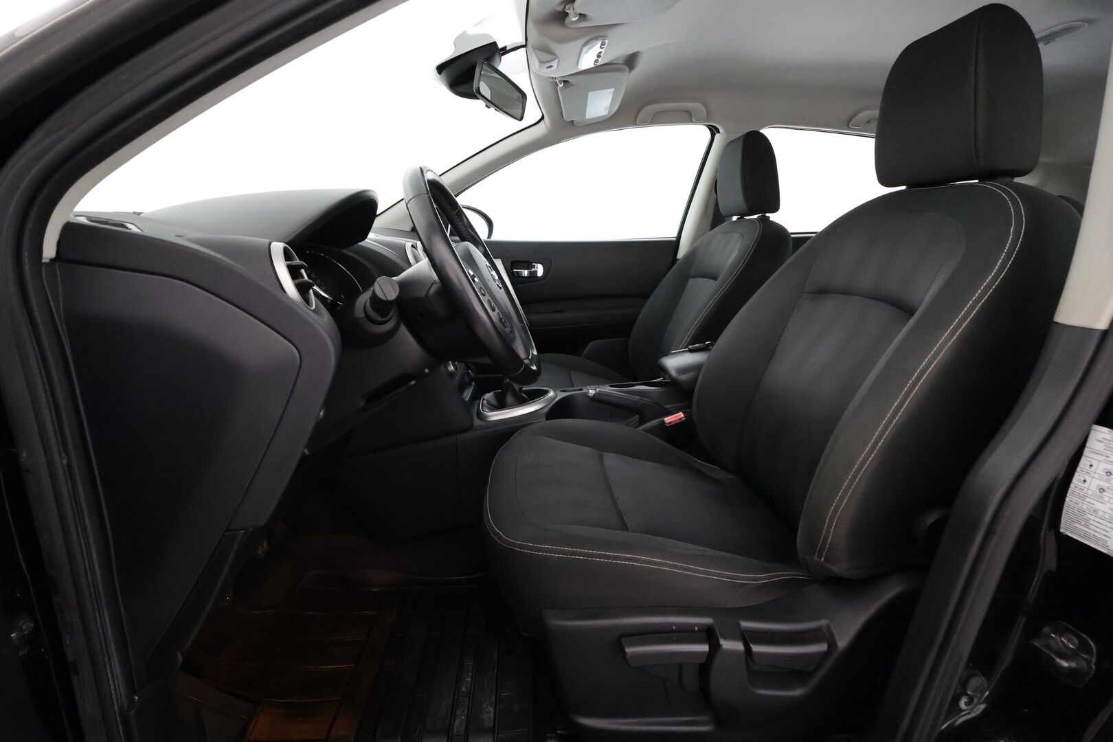 Nissan Qashqai 2010 1,6L Acenta 2WD 5MT Connect MY10 - | P.Kamera | Vakkari | Navi | AC | Penkinlämmittimet | Bluetooth | Facelift | Suomi-auto | Kahdet renkaat |