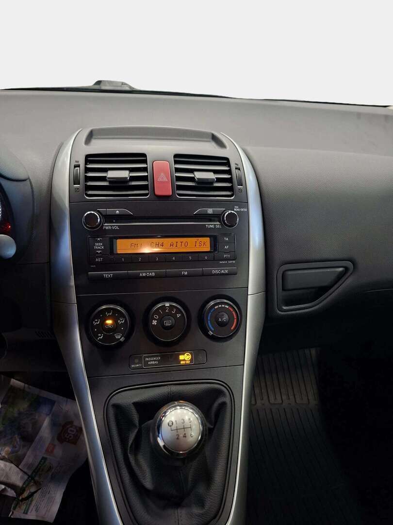Toyota Auris 2010 1,33 Dual VVT-i Stop & Start Linea Terra 5ov - | 1-OM | Suomi-Auto | Lohkolämmitin sisäpistokkeella | 2 Renkaat | Isofix | 