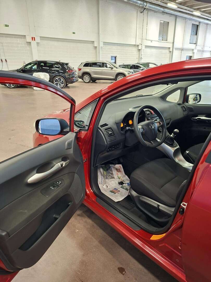 Toyota Auris 2010 1,33 Dual VVT-i Stop & Start Linea Terra 5ov - | 1-OM | Suomi-Auto | Lohkolämmitin sisäpistokkeella | 2 Renkaat | Isofix | 