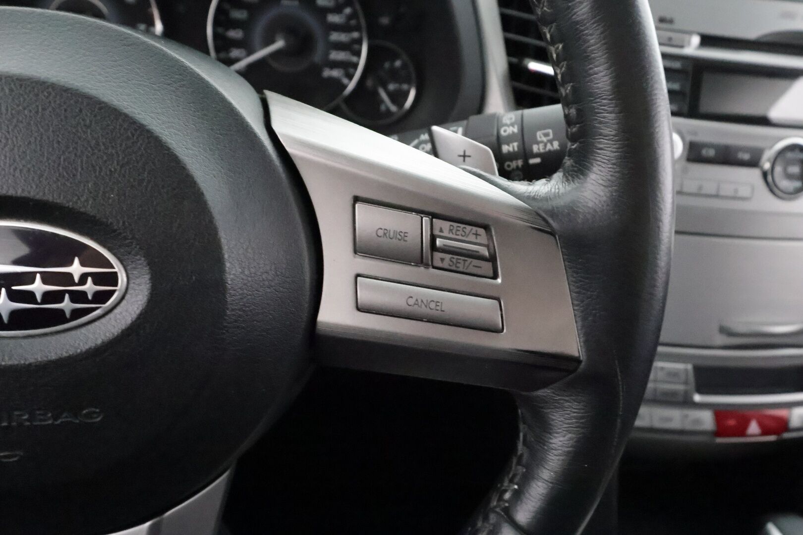 Subaru Outback 2012 2,5i VA CVT - | Koukku | Xenon | Sähköpenkki | Lohko+sisälämmitin | Vakkari | Aut. ilmastointi | BT handsfree | AUX | 2x renkaat aluin | 