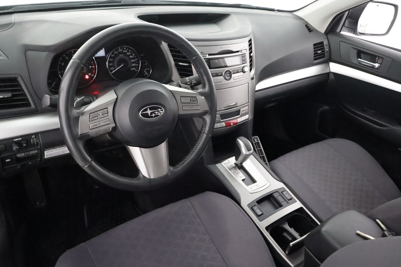 Subaru Outback 2012 2,5i VA CVT - | Koukku | Xenon | Sähköpenkki | Lohko+sisälämmitin | Vakkari | Aut. ilmastointi | BT handsfree | AUX | 2x renkaat aluin | 