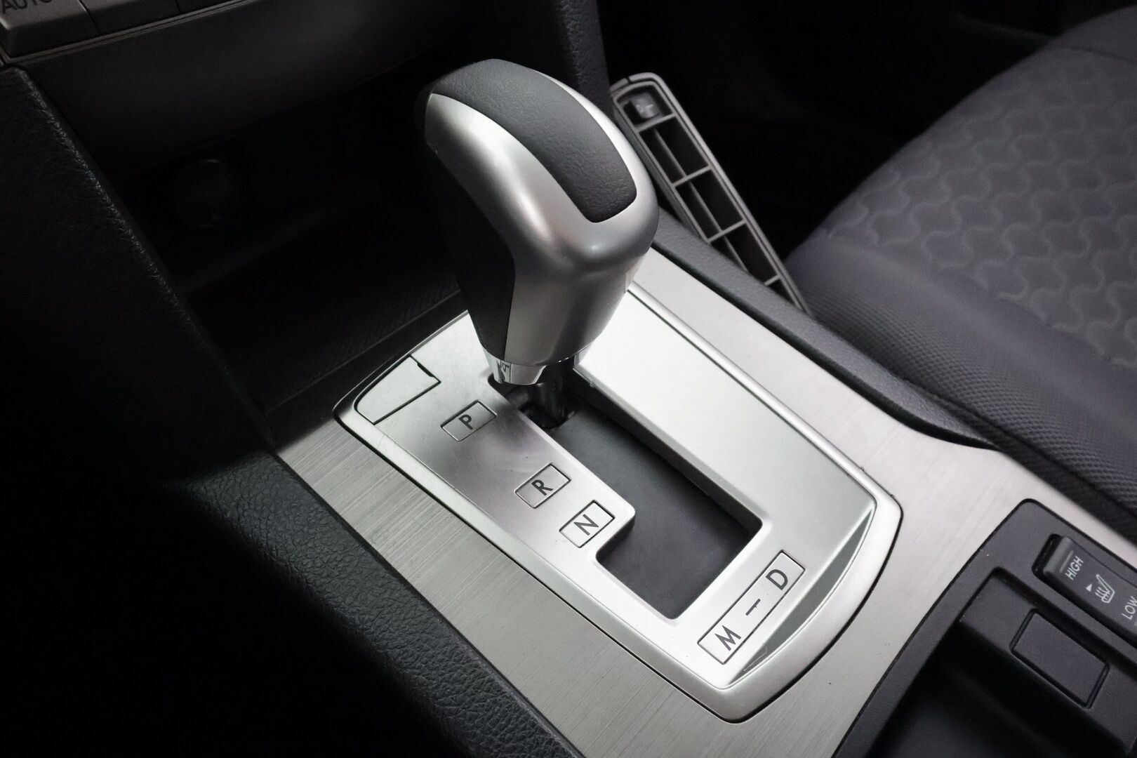 Subaru Outback 2012 2,5i VA CVT - | Koukku | Xenon | Sähköpenkki | Lohko+sisälämmitin | Vakkari | Aut. ilmastointi | BT handsfree | AUX | 2x renkaat aluin | 