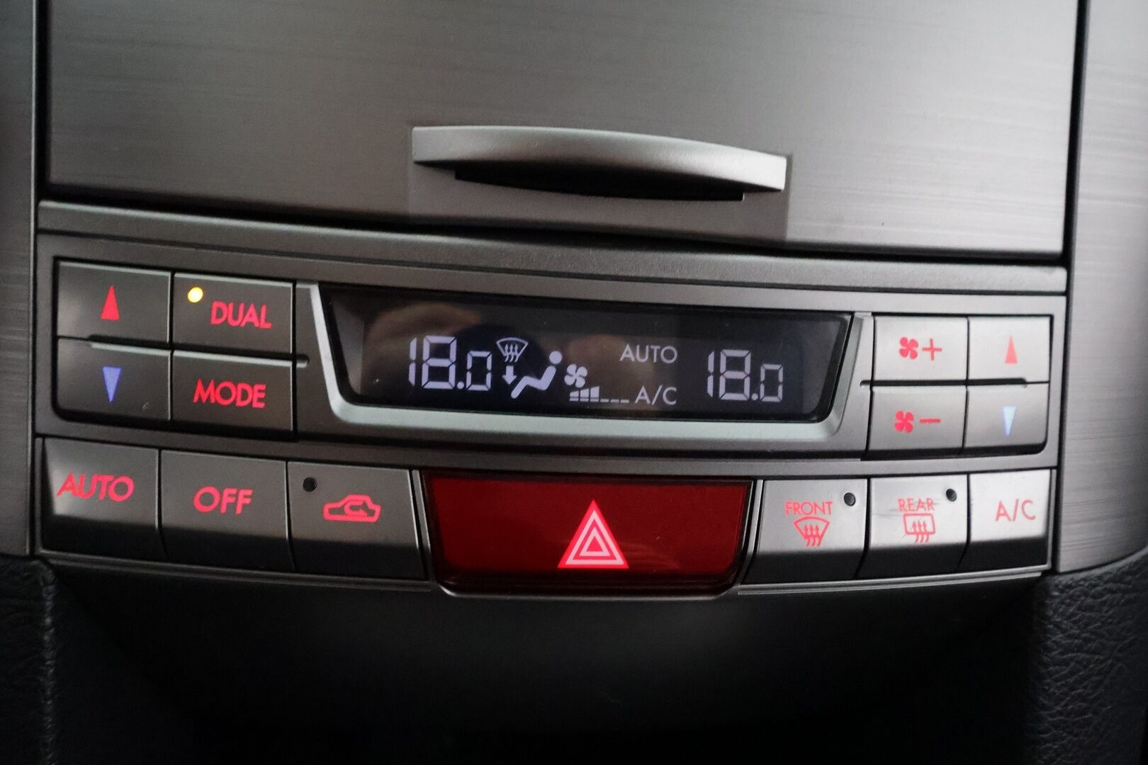 Subaru Outback 2012 2,5i VA CVT - | Koukku | Xenon | Sähköpenkki | Lohko+sisälämmitin | Vakkari | Aut. ilmastointi | BT handsfree | AUX | 2x renkaat aluin | 