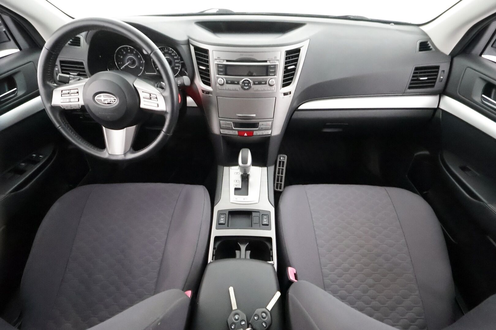 Subaru Outback 2012 2,5i VA CVT - | Koukku | Xenon | Sähköpenkki | Lohko+sisälämmitin | Vakkari | Aut. ilmastointi | BT handsfree | AUX | 2x renkaat aluin | 