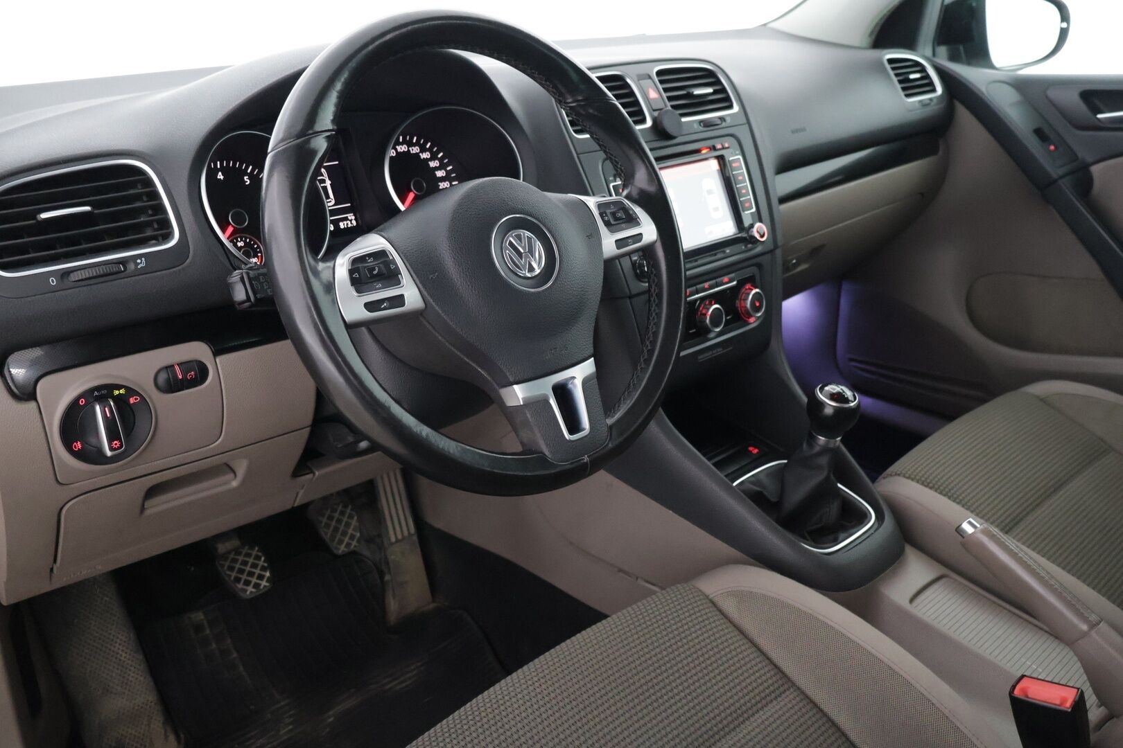Volkswagen Golf 2010 Comfortline 1,2 TSI 77 kW (105 hv) - YritysOutlet - Myydään vain yrityksille* - Vakionopeudensäädin / 2 renkaat alumiinivanteilla *