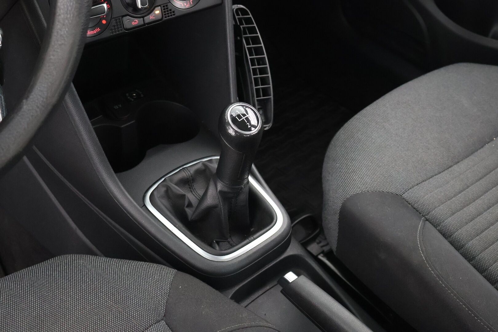 Volkswagen Polo 2011 Comfortline 1,2 TSI 77 kW (105 hv) 4-ovinen YritysOutlet - Myydään vain yrityksille - YritysOutlet - Myydään vain yrityksille