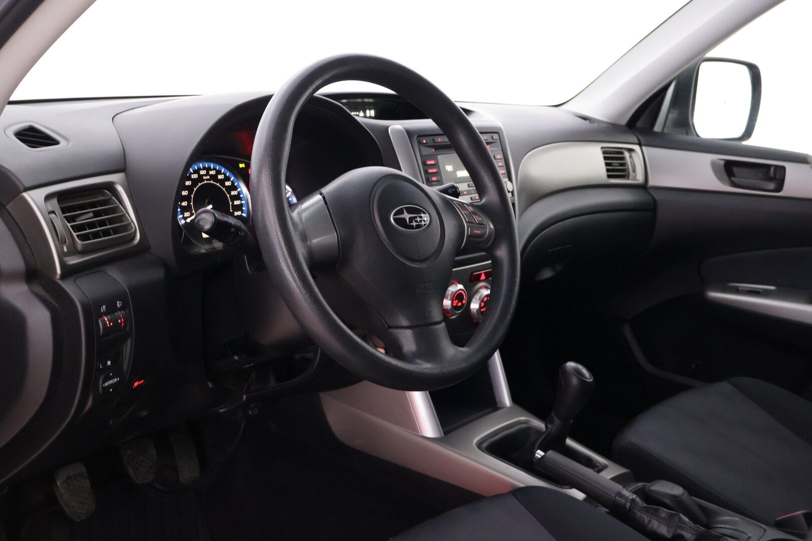 Subaru Forester 2010 X BR 4WD Manuaali - | Koukku | Vakkari | Lohko | Autoilmastointi | LED-lisävalo | Kahdet renkaat | Suomi-auto |