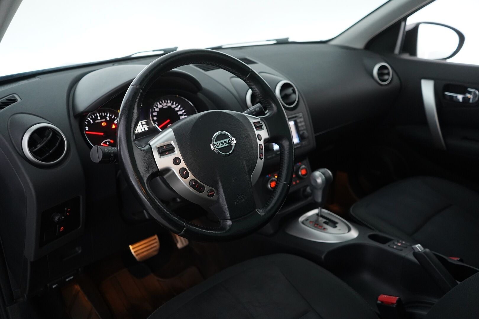Nissan Qashqai 2011 2,0L Tekna 2WD CVT 17" MY11 *Kamera / Koukku / Navi / BOSE / Panorama* - Suomi-auto / Kahdet hyvät renkaat / Seuraava katsastus 07/2026