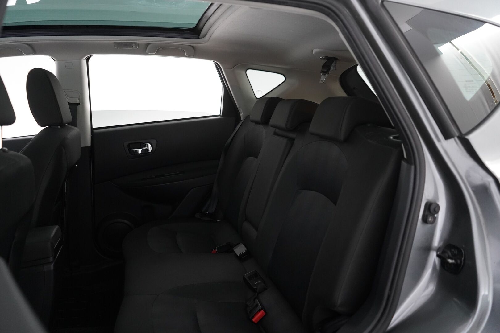 Nissan Qashqai 2011 2,0L Tekna 2WD CVT 17" MY11 *Kamera / Koukku / Navi / BOSE / Panorama* - Suomi-auto / Kahdet hyvät renkaat / Seuraava katsastus 07/2026