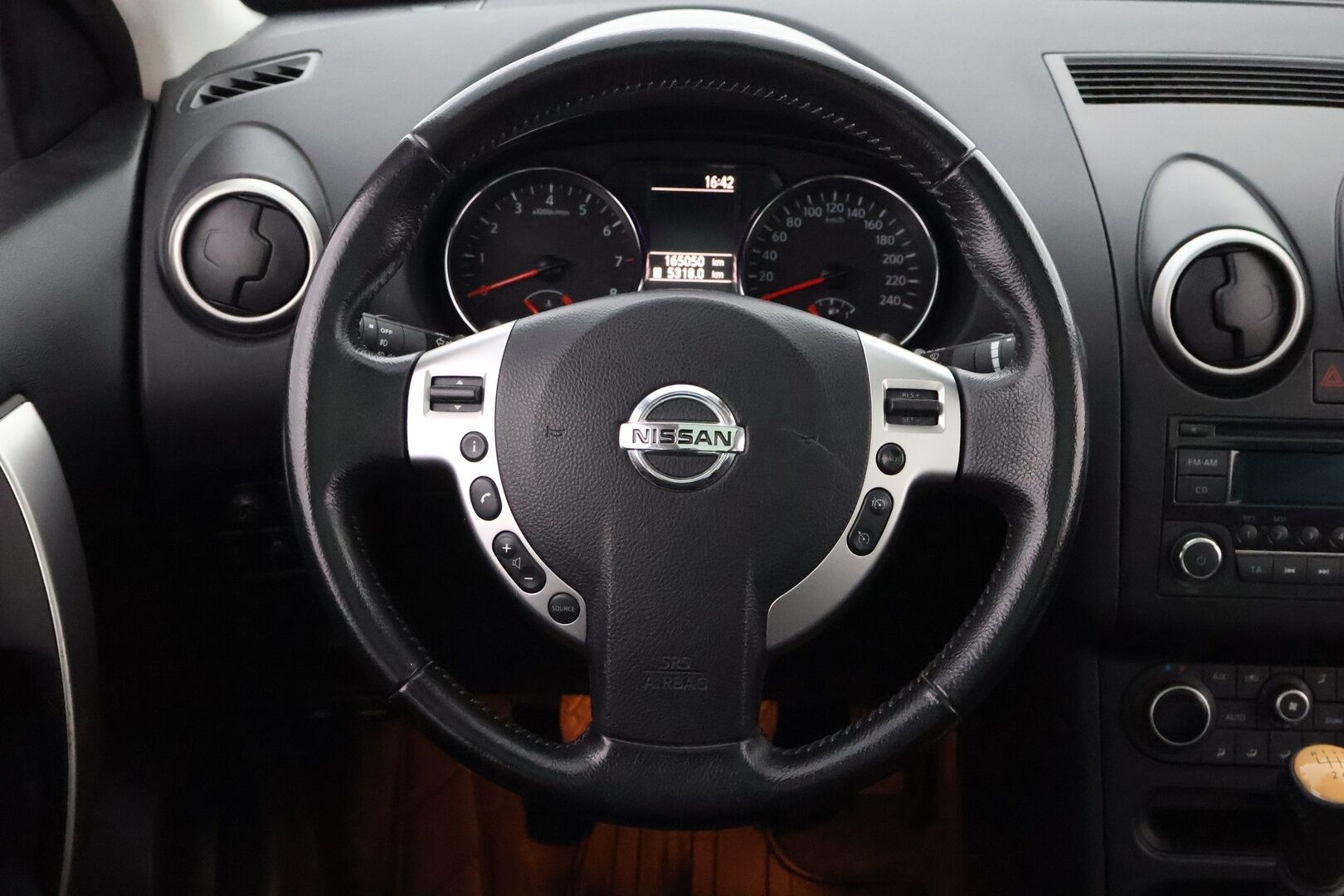 Nissan Qashqai+2 2011 2,0L Acenta 2WD 6M/T MY11 - 7-paikkainen / Vetokoukku / Lasikatto / Vakkari / Lohko & Sisäpistoke / P-tutka / Särmä huoltohistoria! / 2x hyvät renkaat!