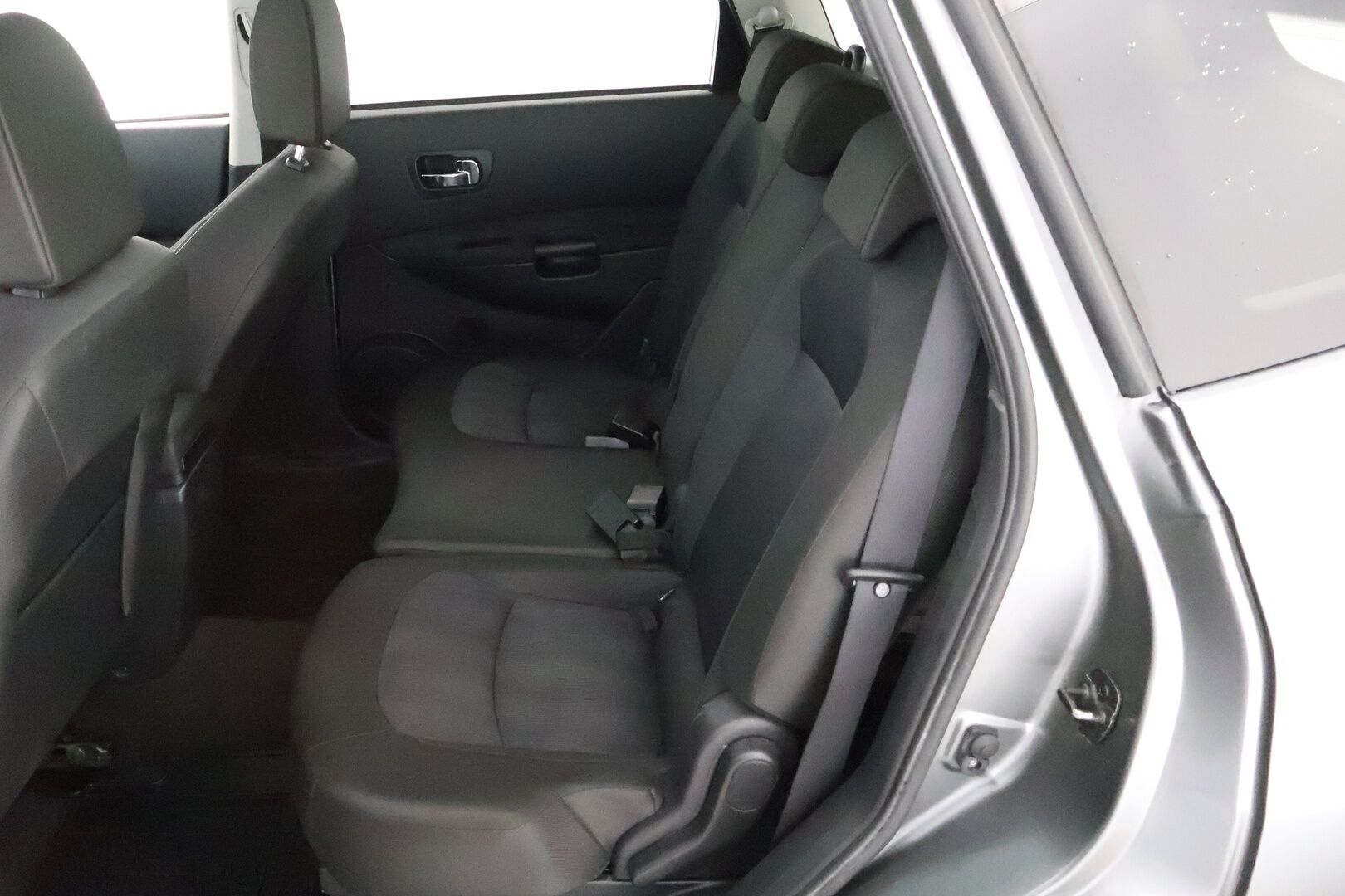 Nissan Qashqai+2 2011 2,0L Acenta 2WD 6M/T MY11 - 7-paikkainen / Vetokoukku / Lasikatto / Vakkari / Lohko & Sisäpistoke / P-tutka / Särmä huoltohistoria! / 2x hyvät renkaat!