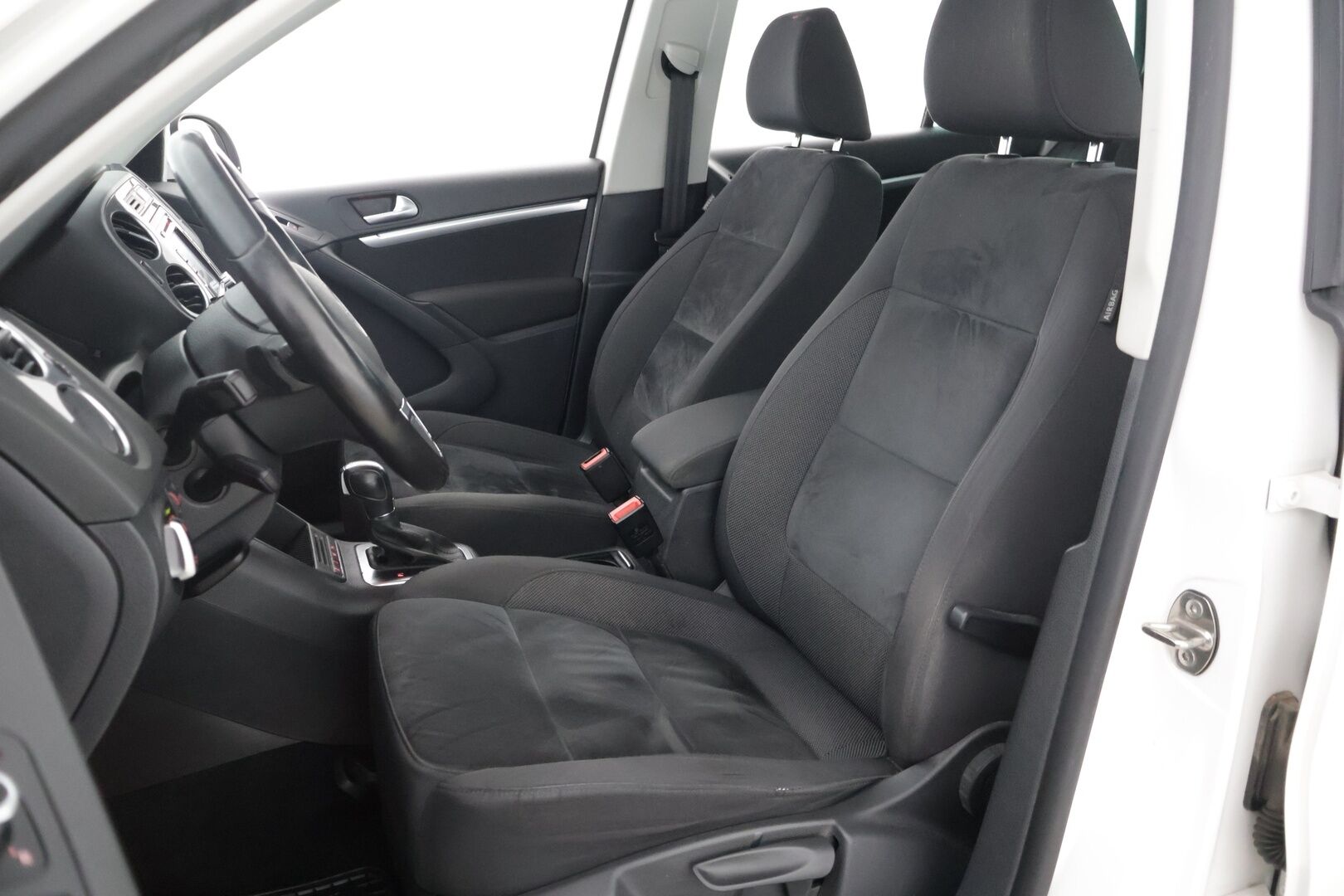 Volkswagen Tiguan 2012 Sport & Style 2,0 TDI 103 kW (140 hv) BlueMotion Technology 4MOTION DSG-aut **1.Om Suomi-auto / Webasto / Vetokoukku / Kangas-Alcantara / Vakionopeudensäädin * - 1.Omisteinen Suomi-auto / Juuri katsastettu / Jakohihna juuri vaihdettu / 2 renkaat / Webasto / Vetokoukku * - Osta nyt, maksa vasta ensi vuonna