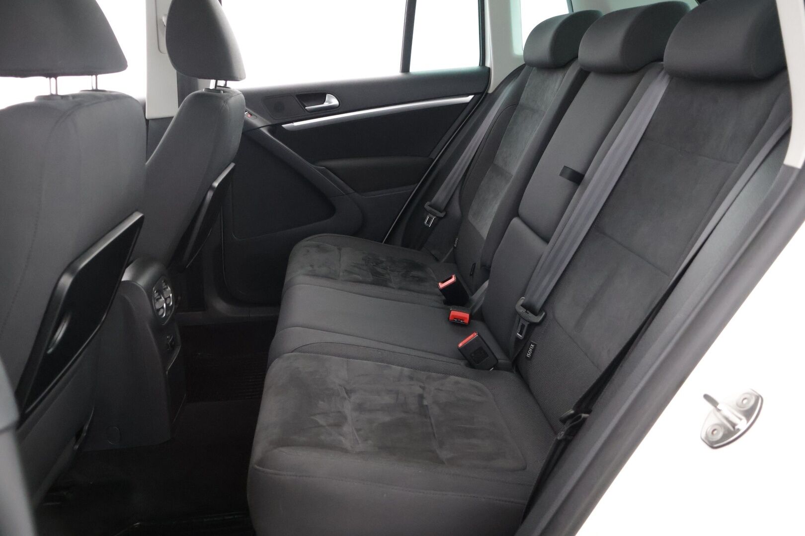 Volkswagen Tiguan 2012 Sport & Style 2,0 TDI 103 kW (140 hv) BlueMotion Technology 4MOTION DSG-aut **1.Om Suomi-auto / Webasto / Vetokoukku / Kangas-Alcantara / Vakionopeudensäädin * - 1.Omisteinen Suomi-auto / Juuri katsastettu / Jakohihna juuri vaihdettu / 2 renkaat / Webasto / Vetokoukku * - Osta nyt, maksa vasta ensi vuonna