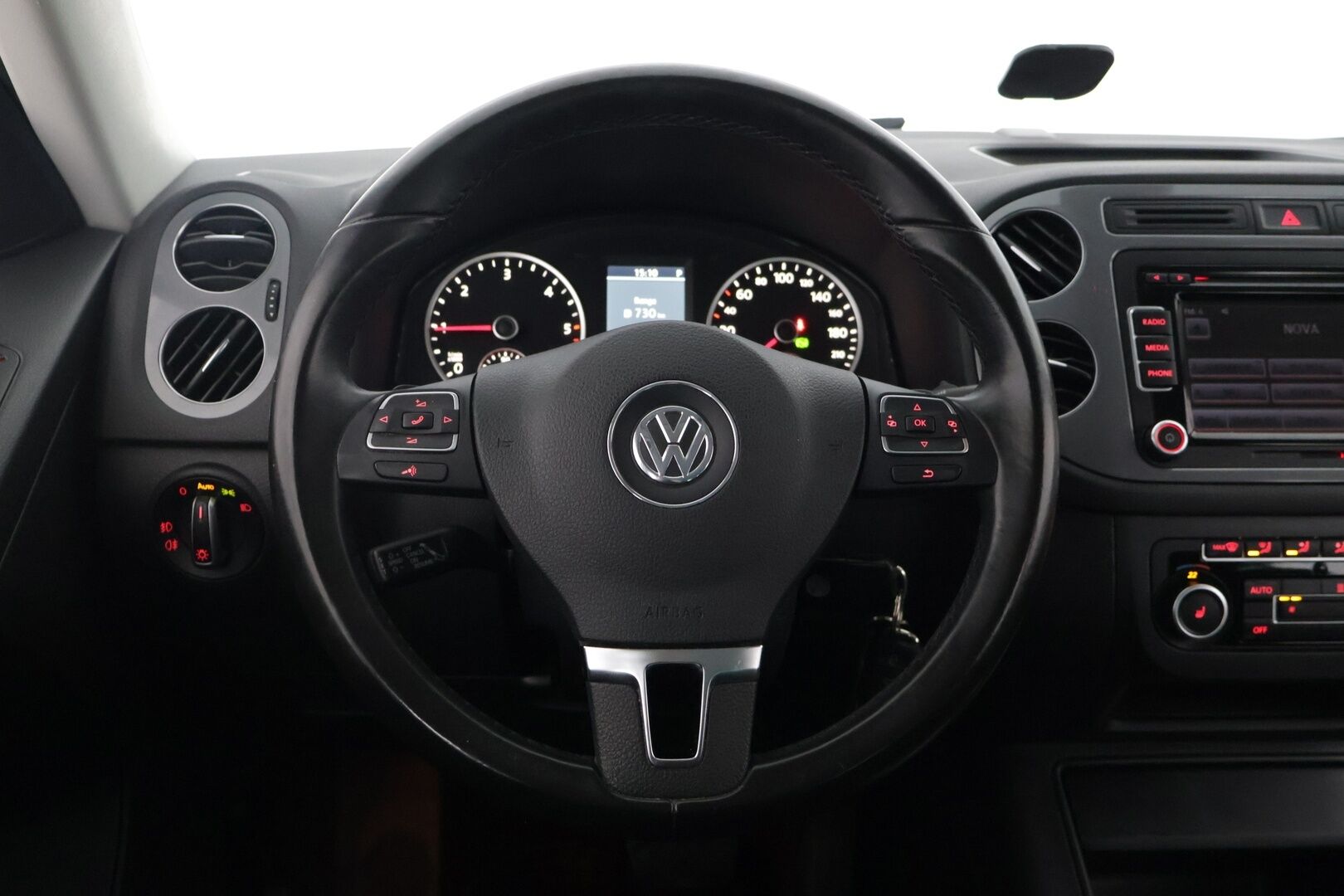 Volkswagen Tiguan 2012 Sport & Style 2,0 TDI 103 kW (140 hv) BlueMotion Technology 4MOTION DSG-aut **1.Om Suomi-auto / Webasto / Vetokoukku / Kangas-Alcantara / Vakionopeudensäädin * - 1.Omisteinen Suomi-auto / Juuri katsastettu / Jakohihna juuri vaihdettu / 2 renkaat / Webasto / Vetokoukku * - Osta nyt, maksa vasta ensi vuonna