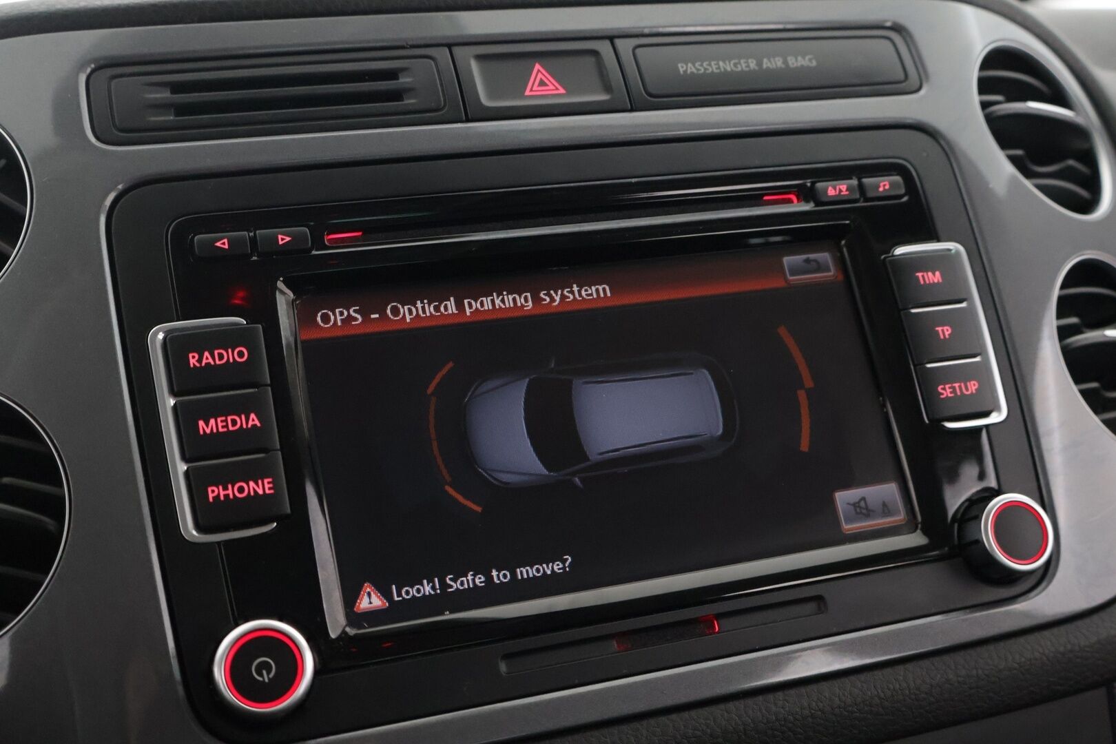 Volkswagen Tiguan 2012 Sport & Style 2,0 TDI 103 kW (140 hv) BlueMotion Technology 4MOTION DSG-aut **1.Om Suomi-auto / Webasto / Vetokoukku / Kangas-Alcantara / Vakionopeudensäädin * - 1.Omisteinen Suomi-auto / Juuri katsastettu / Jakohihna juuri vaihdettu / 2 renkaat / Webasto / Vetokoukku * - Osta nyt, maksa vasta ensi vuonna